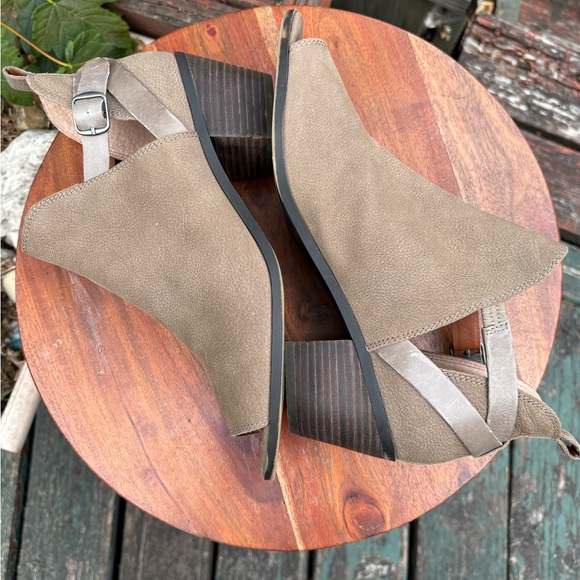 Lucky Brand size 8.5 Tan Suede Mules with Open-Toe Design - Picture 7 of 13